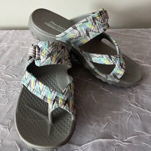 Skechers Women’s Gray and Multicolor Sandals Geometric Pattern Adjustable Size 6